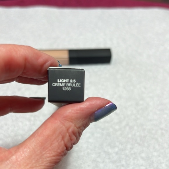 NARS Radiant Creamy Concealer New Light 2.5 Crème Brûlée - Picture 4 of 4